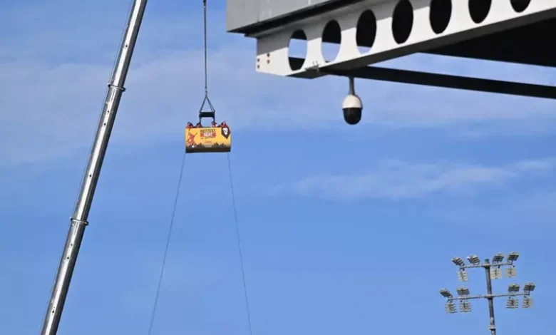 خدعة جنونية للتحايل على حظر الكحول في الملاعب