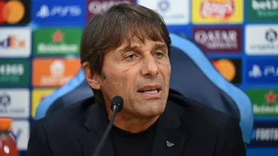 "فخور بوجوده".. رئيس نادي نابولي ينفي أنباء إقالة كونتي