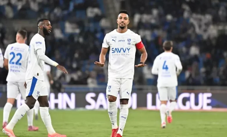 ماذا يحتاج سالم الدوسري ليصبح هداف الهلال التاريخي؟