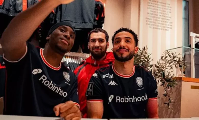 مستغلًا فترة تعافيه.. عبد المنعم يلتقي جماهير نيس